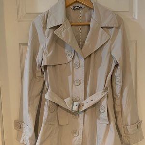 Women’s light jacket. Like new.